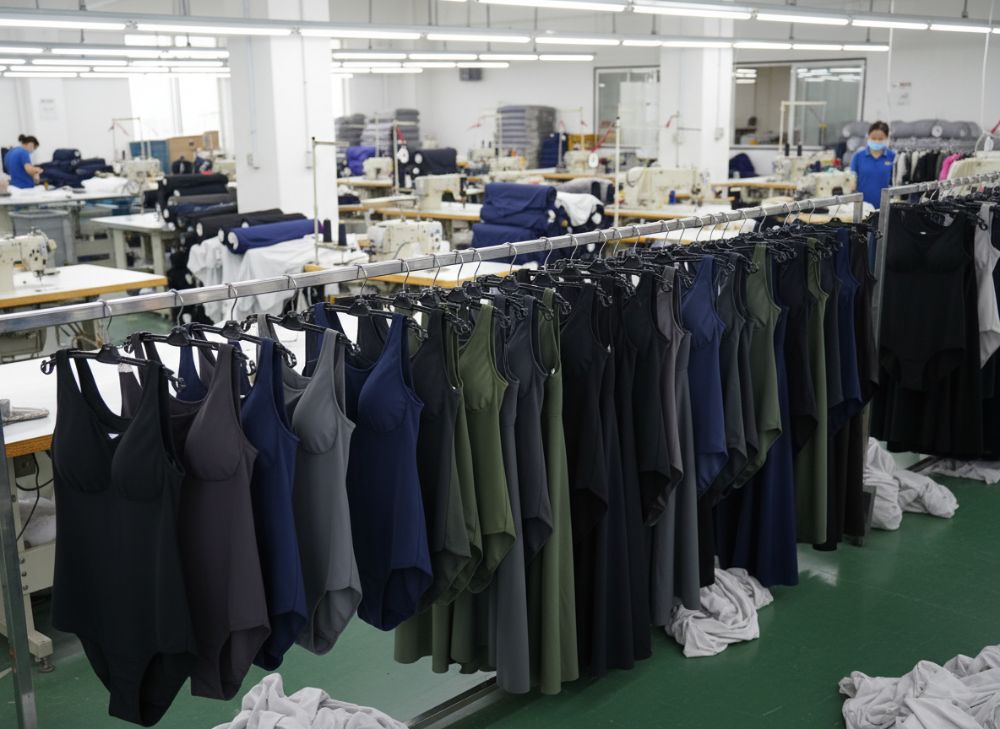 Производитель утягивающих купальников OEM оптом
